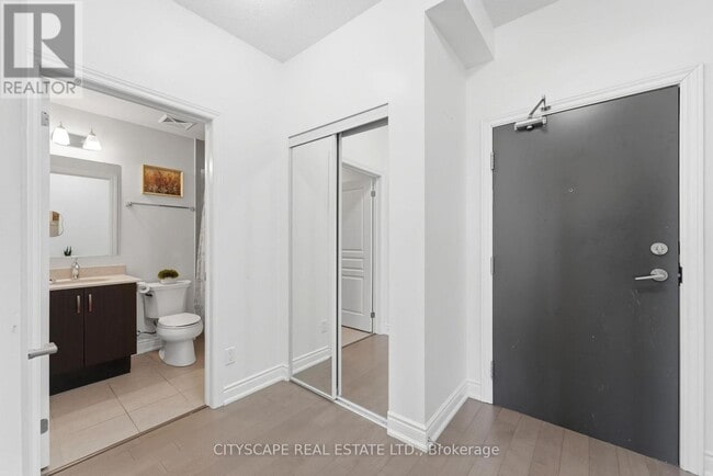 Photo - 3170 Erin Mills Pkwy Unit 429