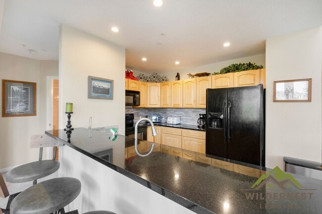 Photo - Bright and updated 3 bedroom with loft, In Unit Washer & Dryer, Large windows