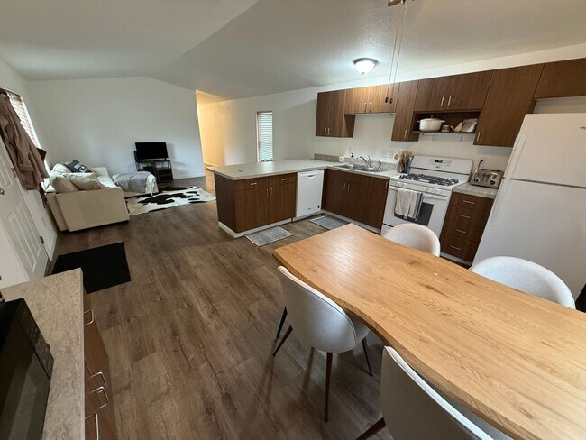 Photo - 3 Bedroom 1 Bath Fully Updated Home in Cli...