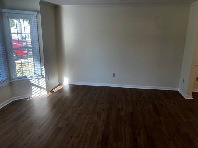 Photo - 2416 Creekmore Ct