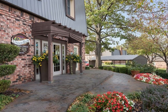 Photo - London House Apartments