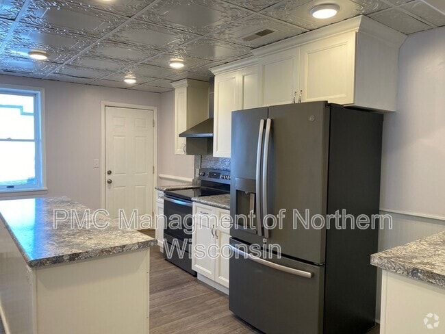 Building Photo - 527 Main St Unit Upper Rental