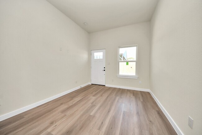 Photo - 8025 Peachtree St