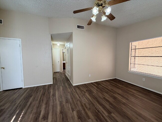 Photo - Cute 2\1 Duplex in Whisperwood