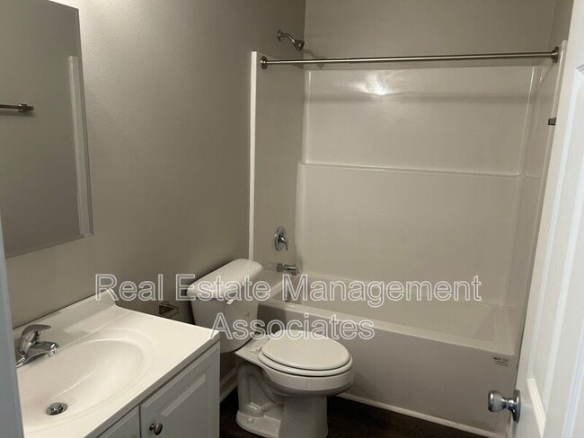Photo - 215 W Quilly St