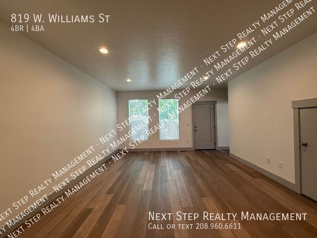 Photo - 819 W Williams St