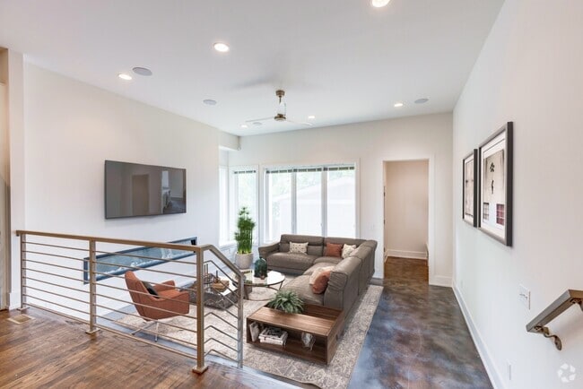 Building Photo - 916 15th Ave Rental