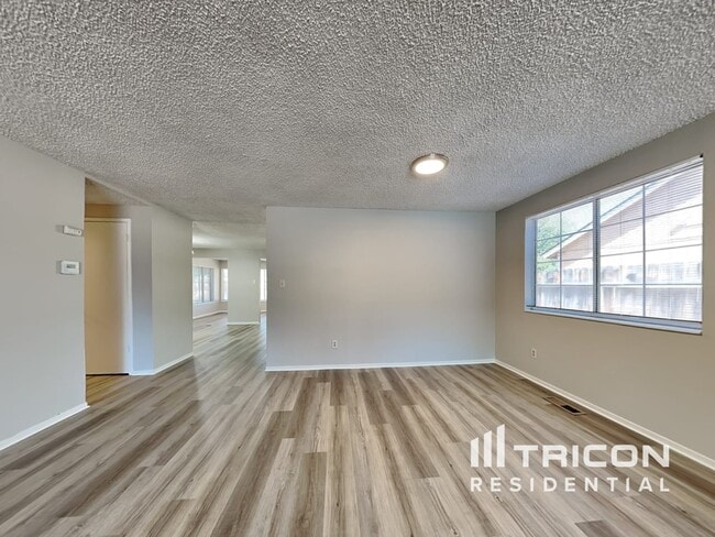 Photo - 2878 Goldy Way