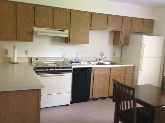 Building Photo - 532 Executive Blvd Unit 534-G Rental