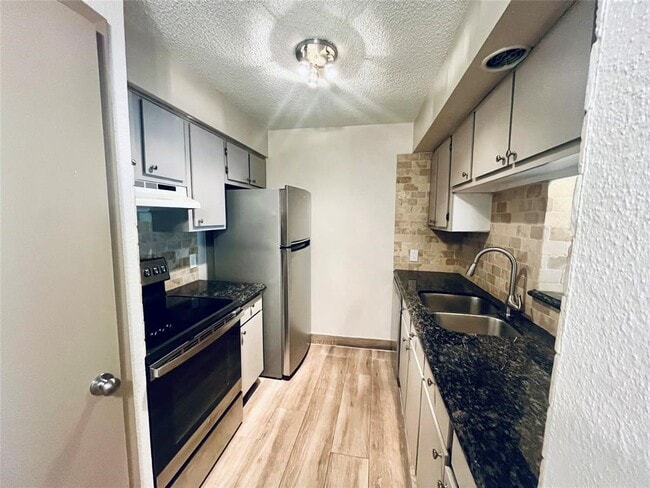 Building Photo - 1516 Bay Area Blvd Unit 14 Rental