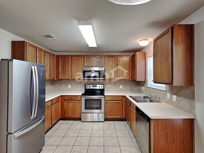 Photo - 212 Hereford St