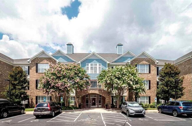 Photo - 2BR/2BA Bright and spacious top floor condo at Grove Barton Place! Unidad 306