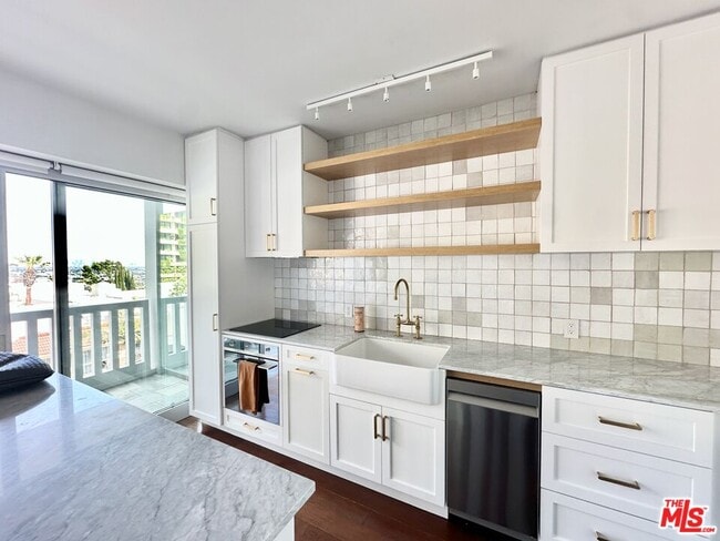 Building Photo - 999 N Doheny Dr Unit 406