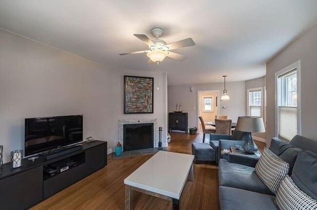 Photo - 405 Shenley Dr