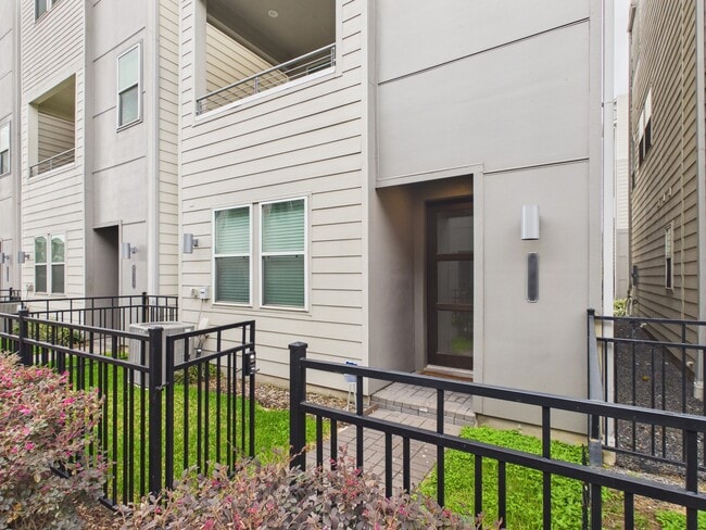 Photo - 2711 Clinton Dr