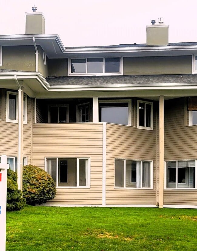 Photo - Bayview Townhouse Condo in Blaine with Garage - 4th St.