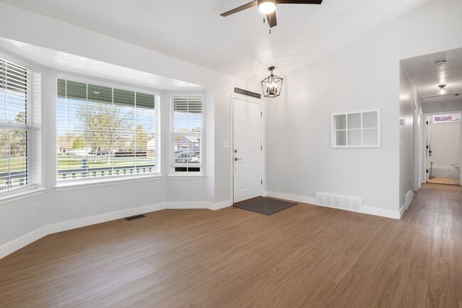 Photo - 318 Spyglass Dr