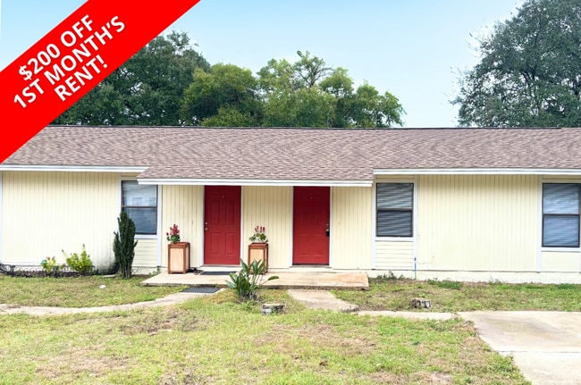 Building Photo - "Charming 2-Bedroom Apartment Retreat in Mary Esther!"