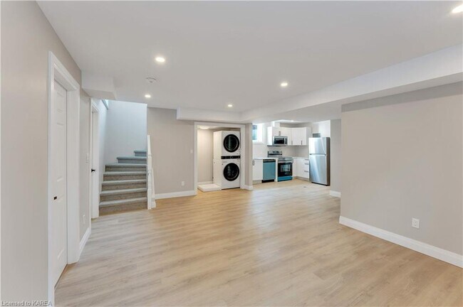 Photo - 189 Sidney St