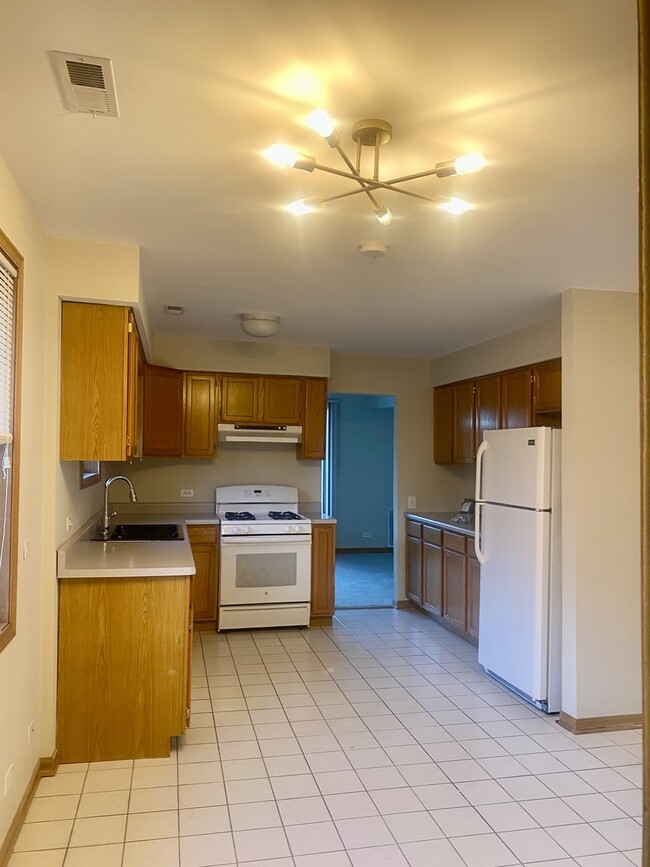 475 E River Rd
