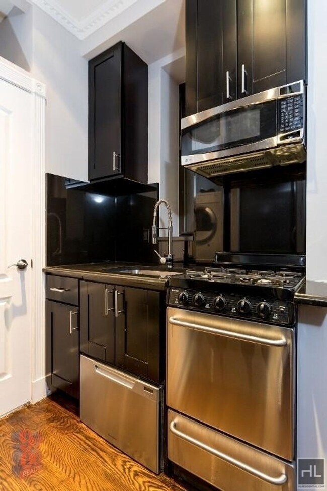 Photo - 10TH AVE. Unidad 2RS