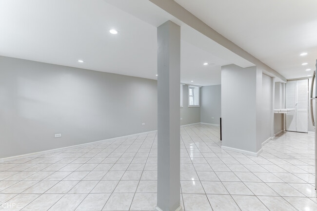 Photo - 1739 N Rockwell St Unit G