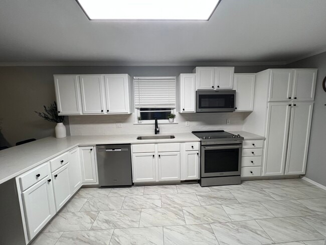 Photo - 2210 Ridgewood Ave