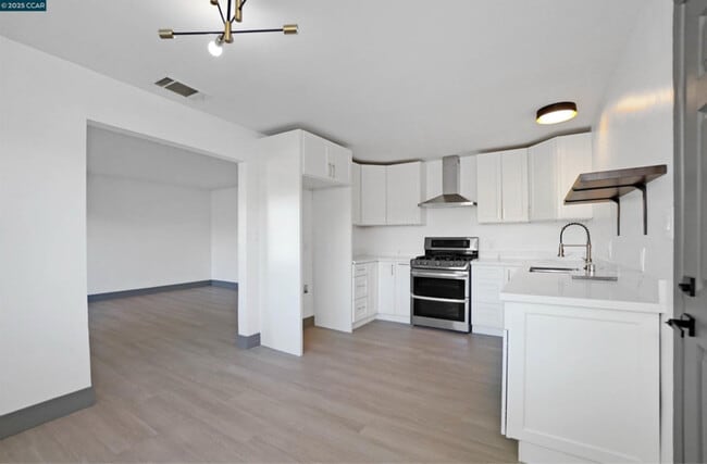 Photo - 198 Brown St