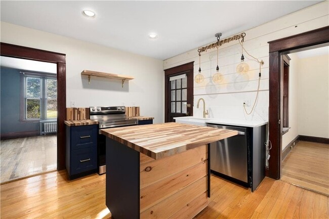 Photo - 31 Cranston Ave Unit 3