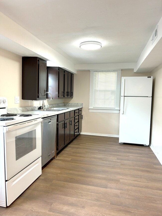 Kitchen - 107 S Buchanan St House