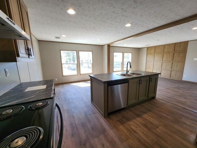 Photo - 12 Eland Dr