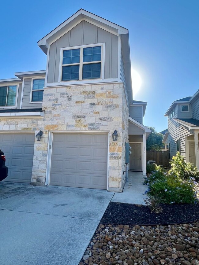 Photo - Fabulous Townhome in New Braunfels 3/2.5 ~ Minutes from Gruene ~ Move in Ready!