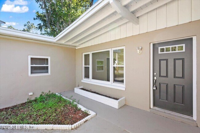 Photo - 7038 Deauville Rd