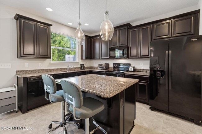 Photo - 381 Richmond Dr
