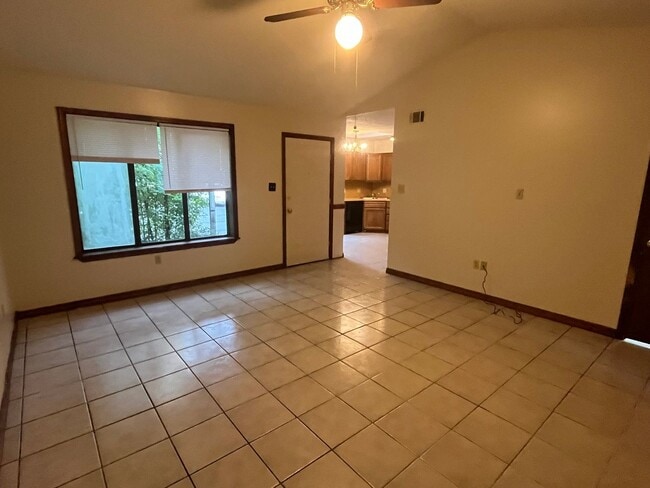 Photo - 404 Hunter Ridge Ln Unit A