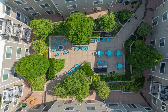 One Glover - Courtyard - One Glover