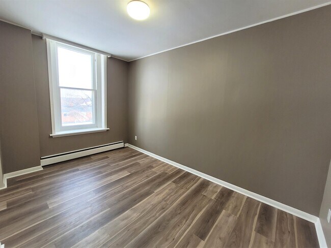 Photo - 15 Elgin St E Unit D