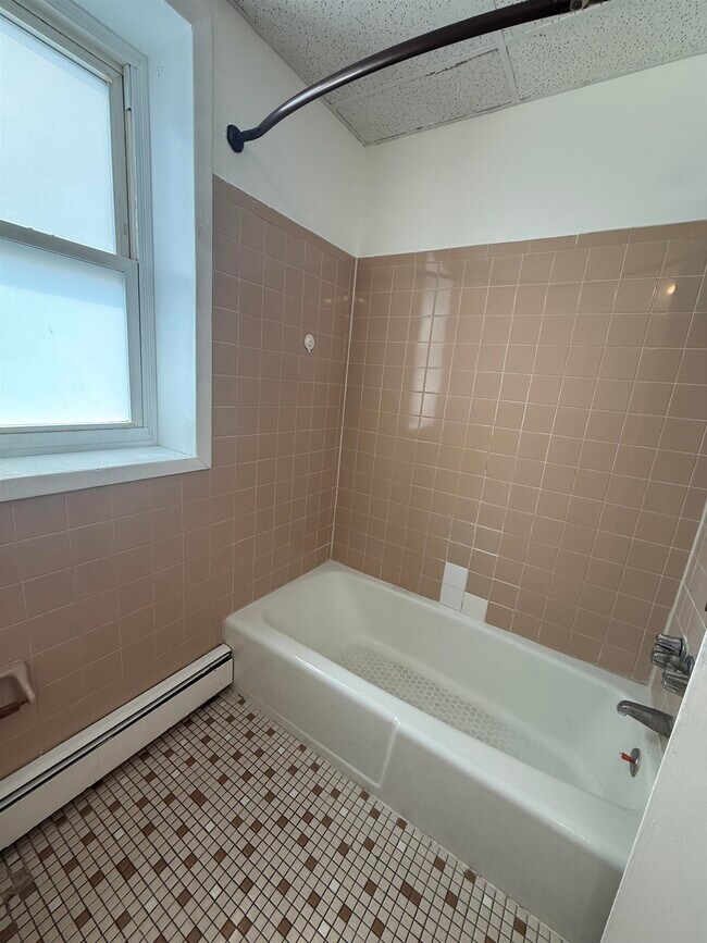 Photo - 4001 Bergenline Ave Unidad 3