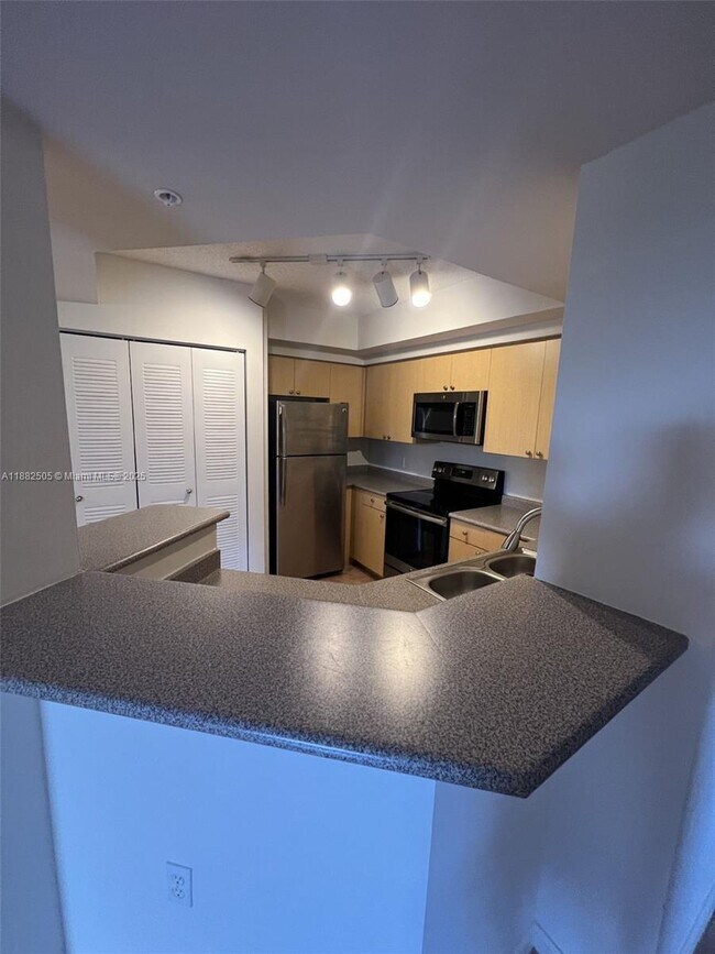 Photo - 1919 Van Buren St Unidad 408A