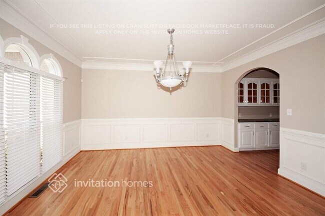 Photo - 1215 Mobile Way