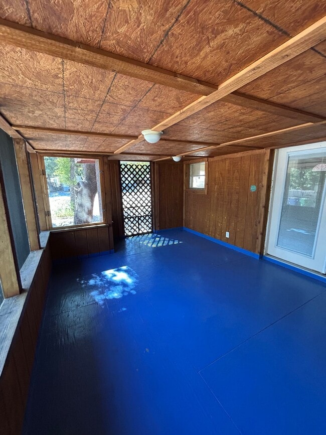 703 Driftwood Ln