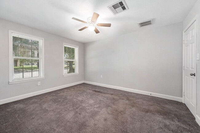 Photo - 611 N Pruett St