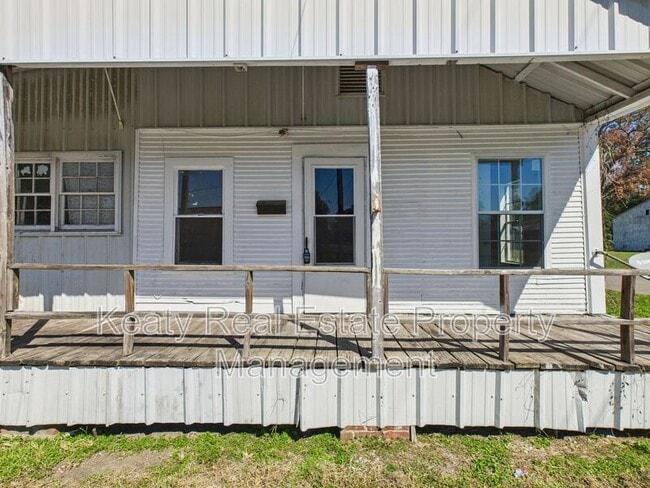Building Photo - 711 E Lessley St