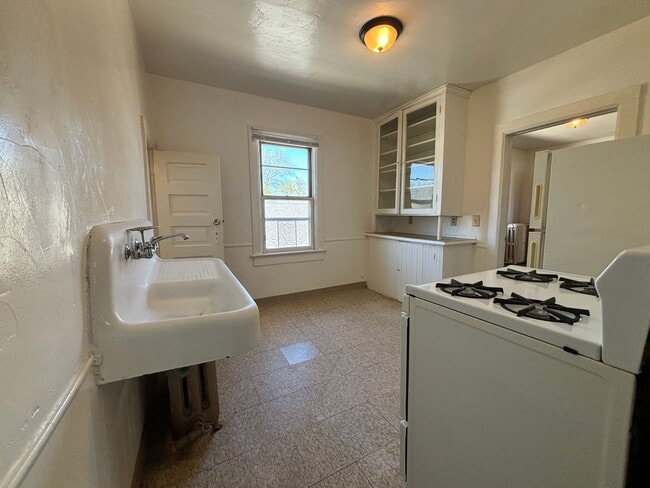 Photo - 828 S Maple Ave Unit Apt. C