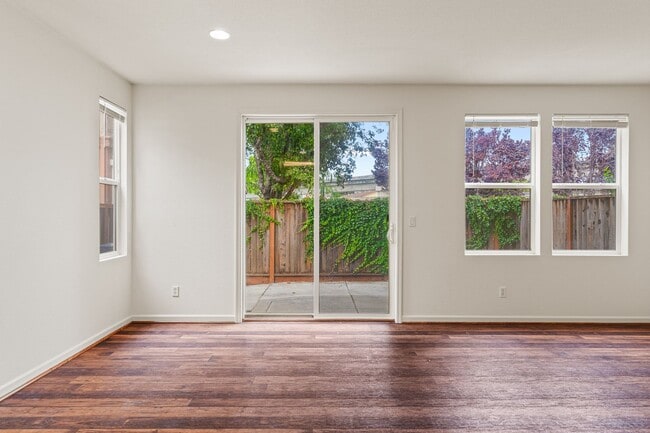 Photo - Modern 5 Bed Home with Office, AC, Garage,...