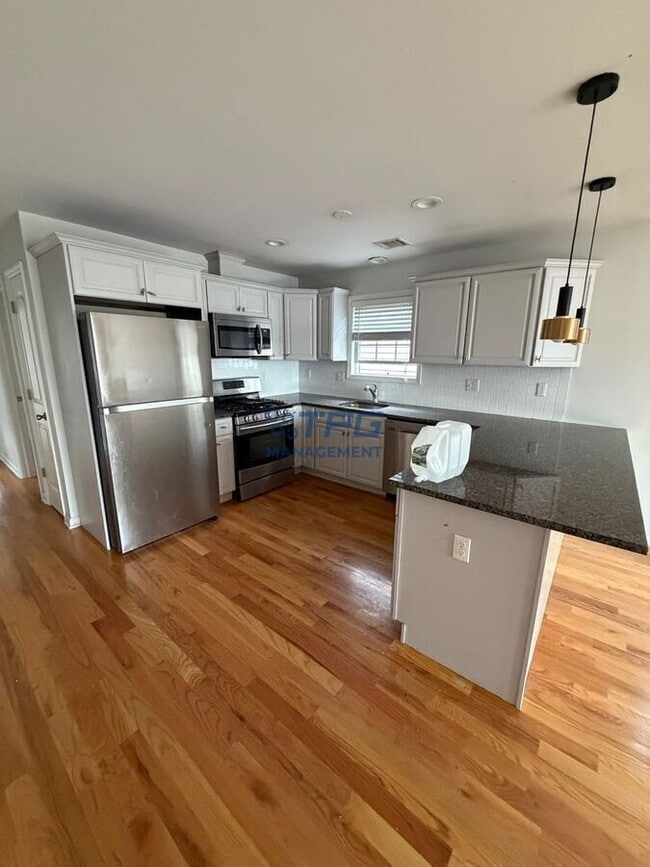 Building Photo - 131 Bergen St Unit 2