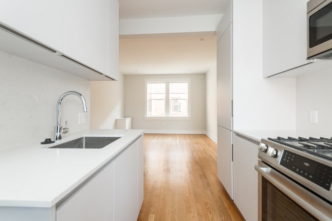 Building Photo - 17 A Forest St