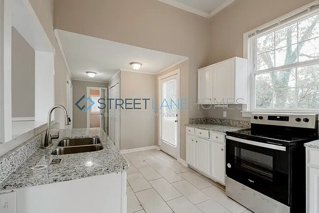 Photo - 2566 English Ave