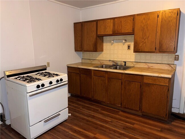 Photo - 100 Fairbanks St