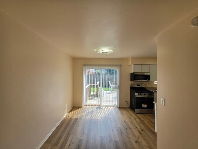 5044 Brighton Ln